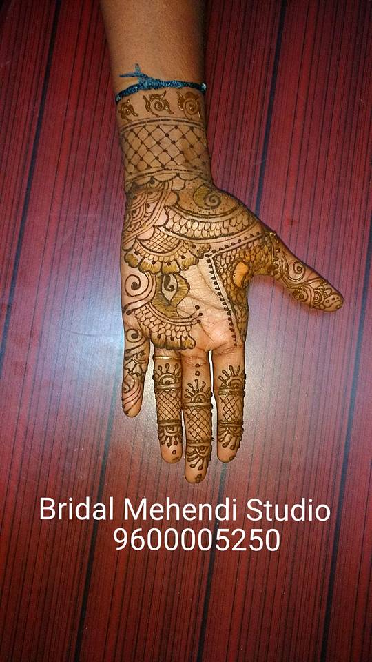  Bridal Mehendi studio-img13
