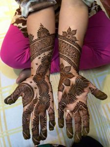 30 Stylish and Modern Arabic Mehndi Designs to inspire you - Wedandbeyond