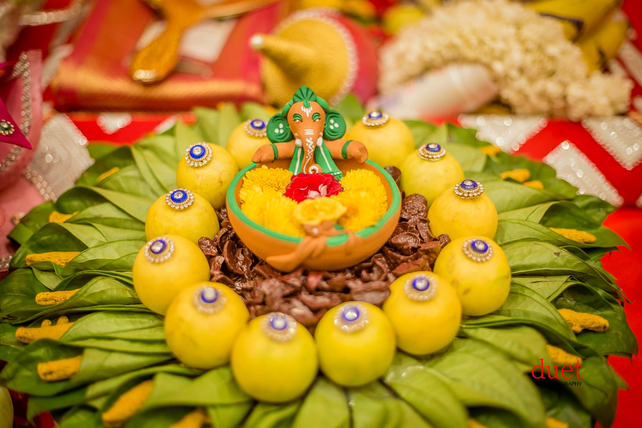 Ganesa in the middle of decorated oranges