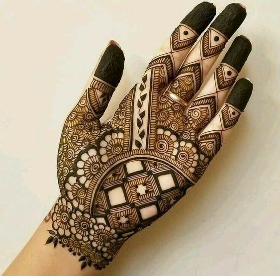 Tradition with moraccan design mehndi