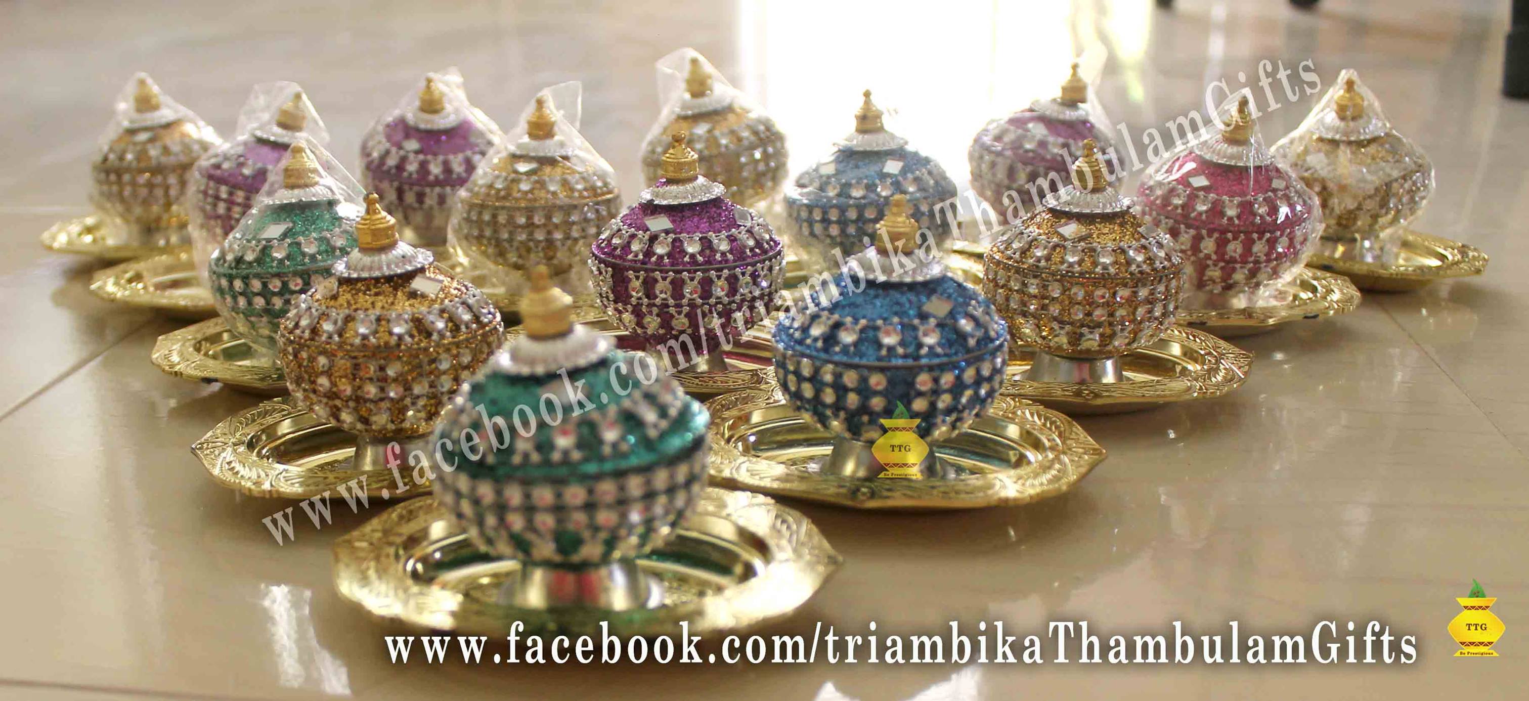 Shaabee - Shaabee divine return gifts 🎁 Lavishing thamboolam gifts At a  competitive price tag An adorable antique finish bangle box holder in the  segment of return gifts. This unique bangle box